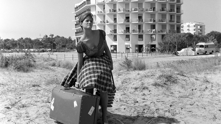 La fille à la valise